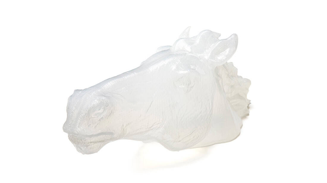 Busto 3D en blanco de un caballo con detalles en relieve, ideal para decoraciones y proyectos artísticos en impresión 3D. Diseño exclusivo de Letra Corporea 3D para personalización y creatividad.